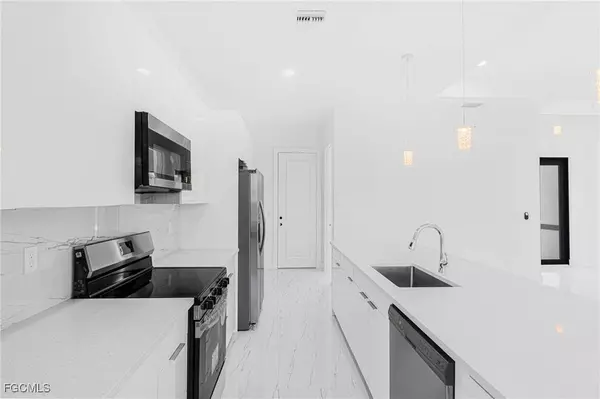 1028 Maxwell AVE S, Lehigh Acres, FL 33974