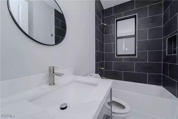 2512 52ND ST SW, Lehigh Acres, FL 33976