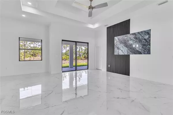 1023 Gladys ST, Lehigh Acres, FL 33974