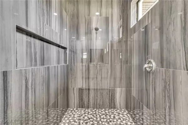 1023 Gladys ST, Lehigh Acres, FL 33974