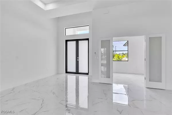 1023 Gladys ST, Lehigh Acres, FL 33974