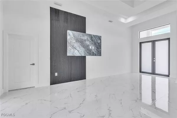 1023 Gladys ST, Lehigh Acres, FL 33974