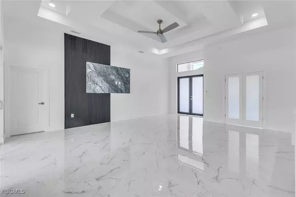 1023 Gladys ST, Lehigh Acres, FL 33974