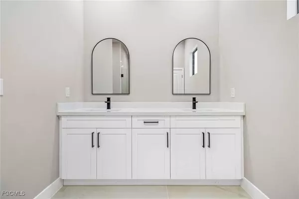 2606 25th ST SW, Lehigh Acres, FL 33976