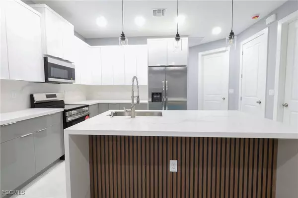 2514 52ND ST SW, Lehigh Acres, FL 33976