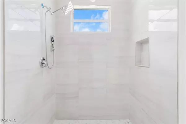 718 Foxtail ST E, Lehigh Acres, FL 33974