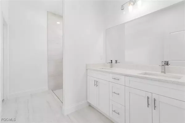 718 Foxtail ST E, Lehigh Acres, FL 33974