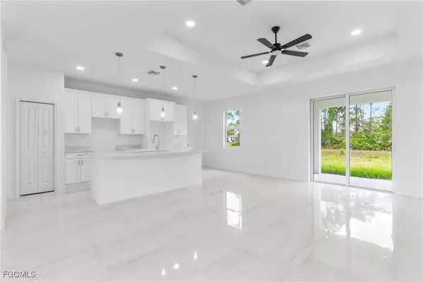 718 Foxtail ST E, Lehigh Acres, FL 33974