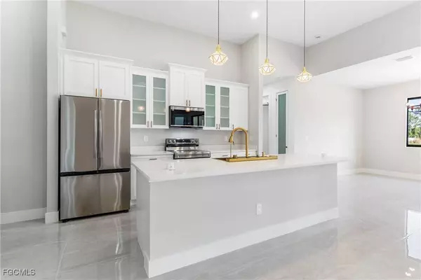 2819 34th ST W, Lehigh Acres, FL 33971