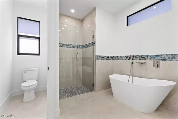 2819 34th ST W, Lehigh Acres, FL 33971