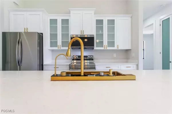 2819 34th ST W, Lehigh Acres, FL 33971