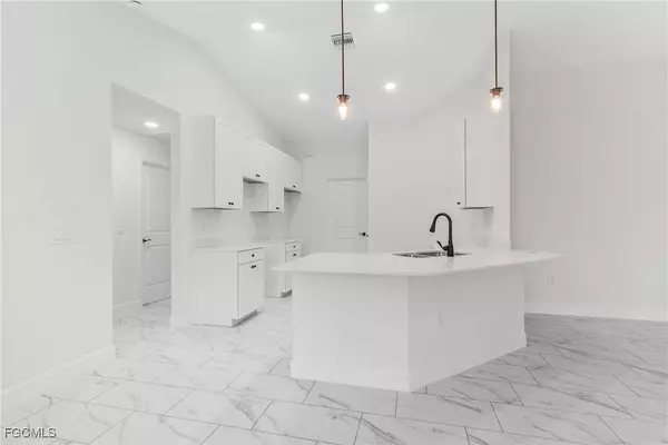 3412 42ND ST SW, Lehigh Acres, FL 33976