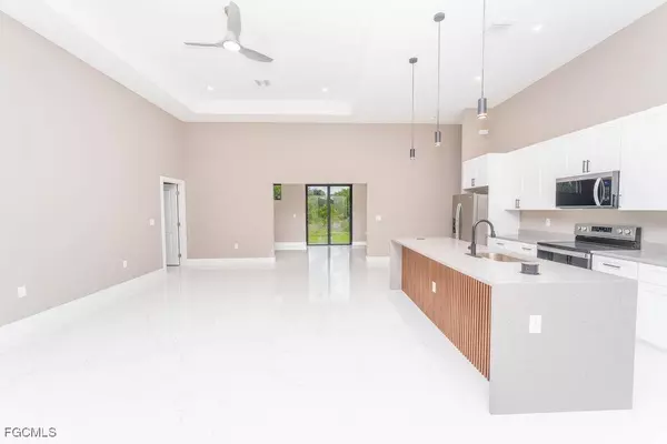 3900 9TH ST SW, Lehigh Acres, FL 33976