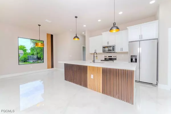 2809 25th ST SW, Lehigh Acres, FL 33976