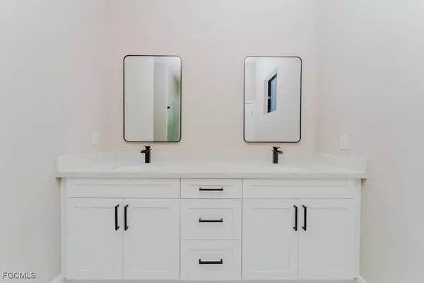 2809 25th ST SW, Lehigh Acres, FL 33976