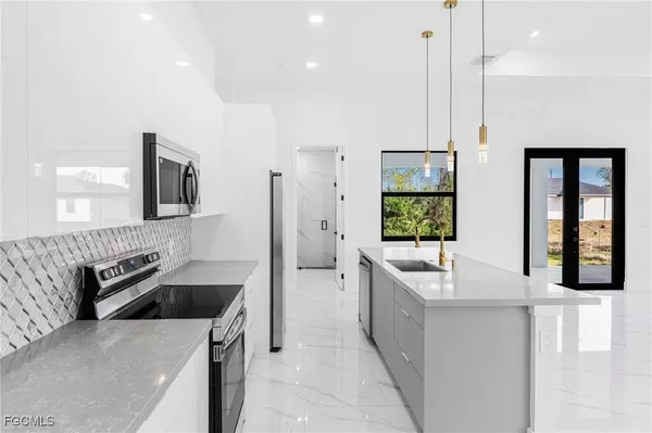 3604 29th ST SW, Lehigh Acres, FL 33976