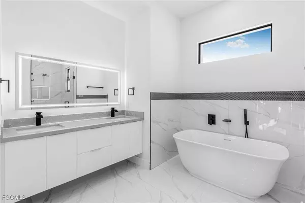 3604 29th ST SW, Lehigh Acres, FL 33976