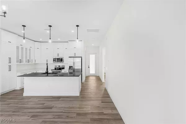 2164 Barker BLVD, Fort Myers, FL 33916