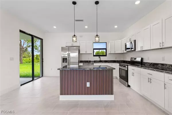 2711 50th ST W, Lehigh Acres, FL 33971