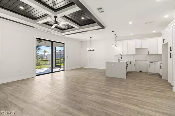 427 Petite AVE, Lehigh Acres, FL 33974