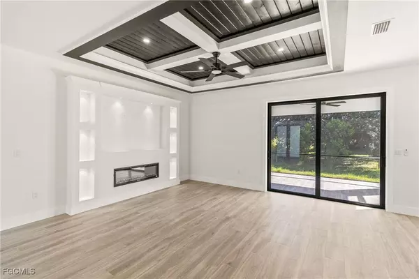 427 Petite AVE, Lehigh Acres, FL 33974