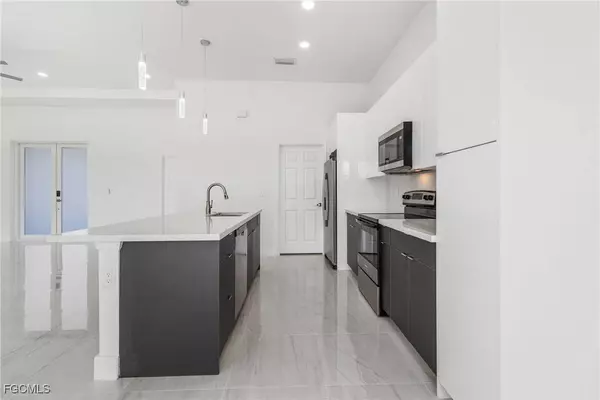 3403 28TH ST SW, Lehigh Acres, FL 33976