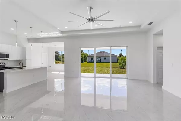 3403 28TH ST SW, Lehigh Acres, FL 33976