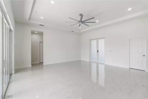 3403 28TH ST SW, Lehigh Acres, FL 33976