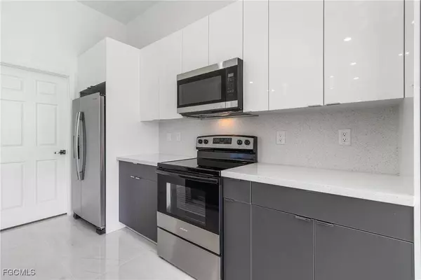 3403 28TH ST SW, Lehigh Acres, FL 33976