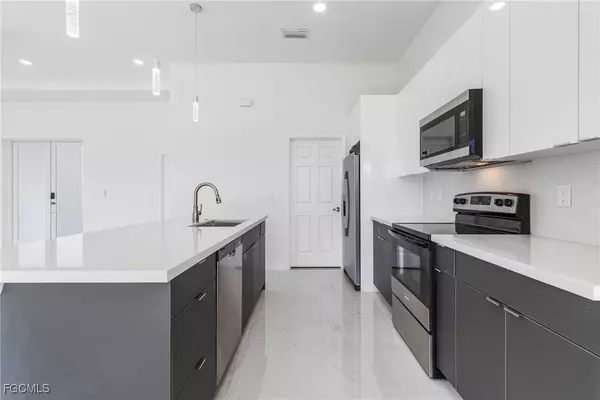 3403 28TH ST SW, Lehigh Acres, FL 33976