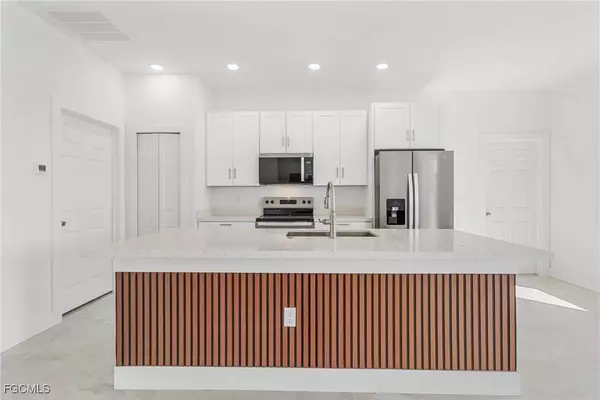 3611 18TH ST SW, Lehigh Acres, FL 33976