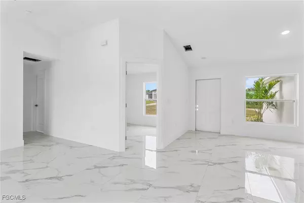 525 Morris Tyler AVE, Lehigh Acres, FL 33974