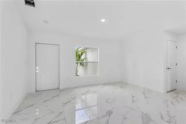 525 Morris Tyler AVE, Lehigh Acres, FL 33974