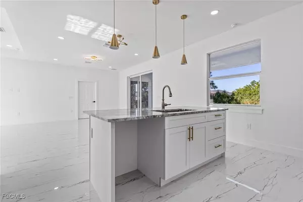 3022 33RD ST SW, Lehigh Acres, FL 33976