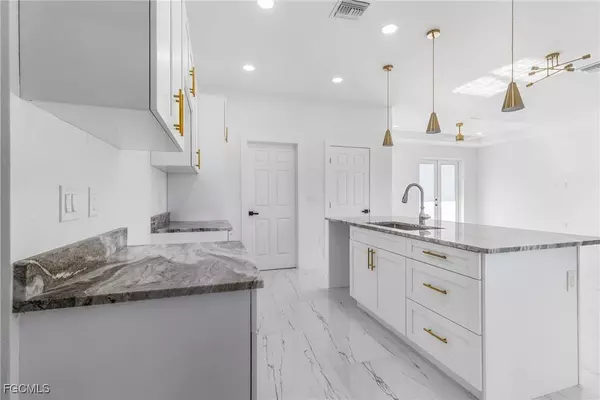 3022 33RD ST SW, Lehigh Acres, FL 33976