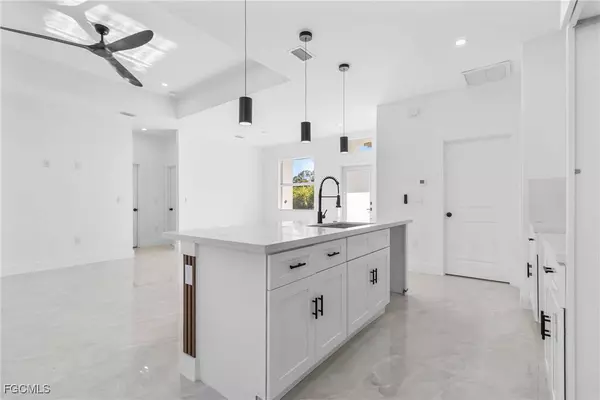 1109 Cumming ST E, Lehigh Acres, FL 33974