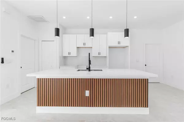 1109 Cumming ST E, Lehigh Acres, FL 33974