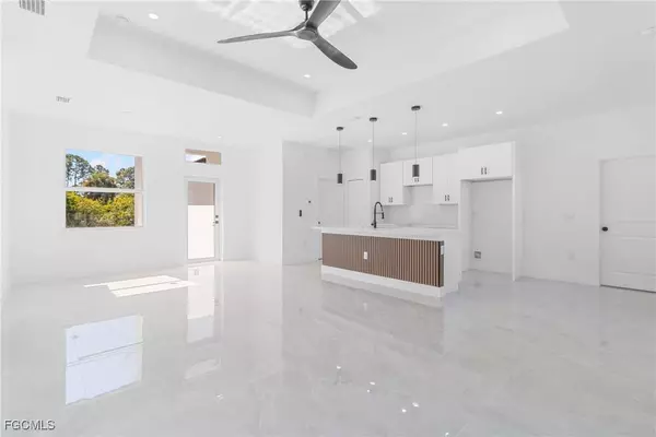 1109 Cumming ST E, Lehigh Acres, FL 33974