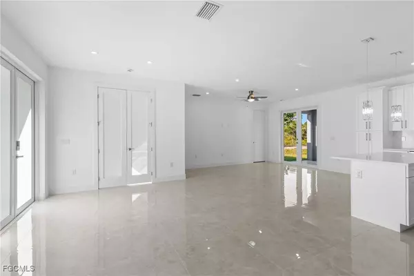 935 Elgin ST, Lehigh Acres, FL 33974