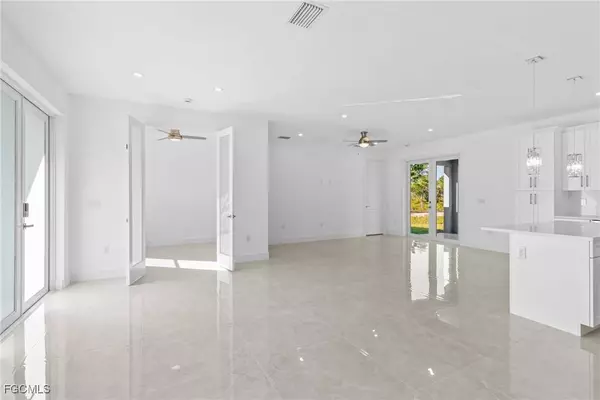 935 Elgin ST, Lehigh Acres, FL 33974