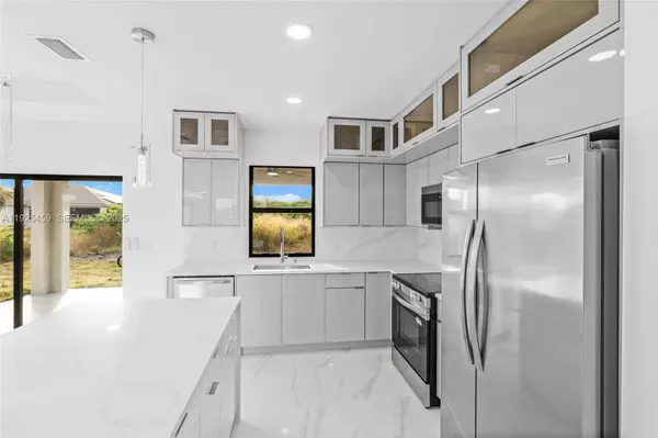 140 Pennfield St, Lehigh Acres, FL 33974