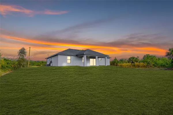 140 Pennfield St, Lehigh Acres, FL 33974