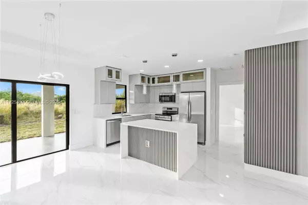 140 Pennfield St, Lehigh Acres, FL 33974