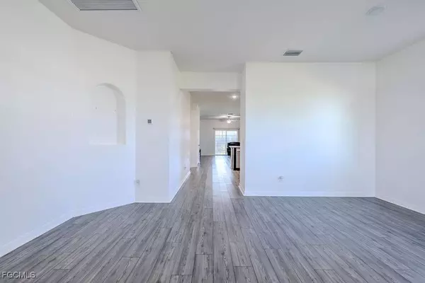 2902 NW 10th TER, Cape Coral, FL 33993