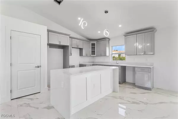 2812 65TH ST W, Lehigh Acres, FL 33971