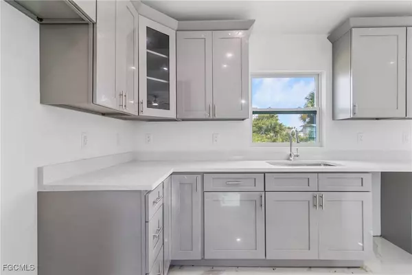 2812 65TH ST W, Lehigh Acres, FL 33971