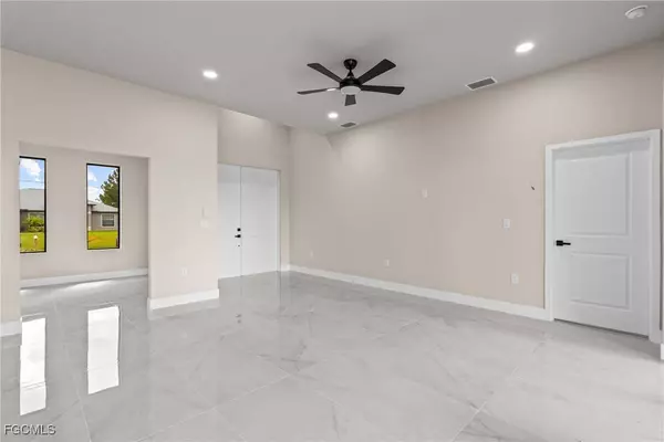 2606 25th ST SW, Lehigh Acres, FL 33976