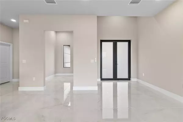 2809 25th ST SW, Lehigh Acres, FL 33976