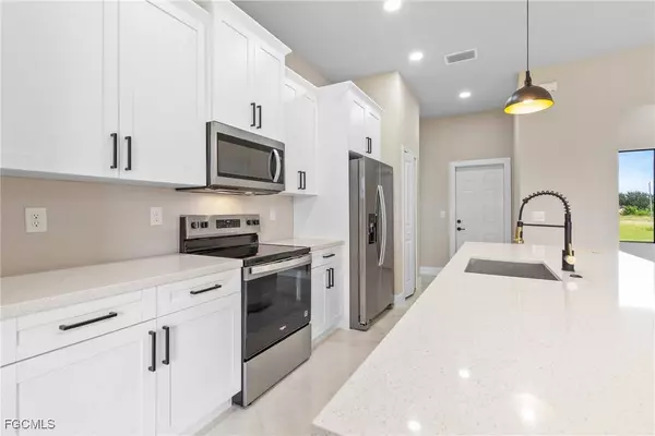 2809 25th ST SW, Lehigh Acres, FL 33976