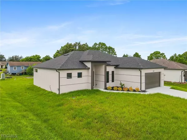 2809 25th ST SW, Lehigh Acres, FL 33976